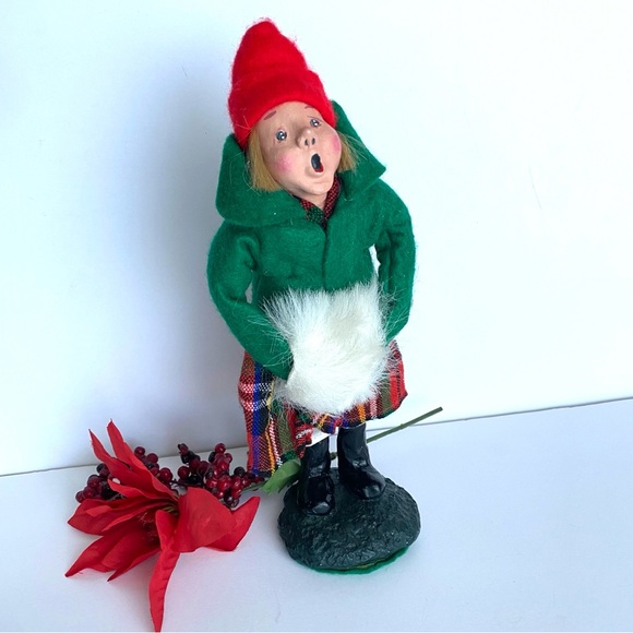 Byers Choice Christmas’s Caroler white Hand Muff Plaid Skirt Green Jacketket - Picture 1 of 3